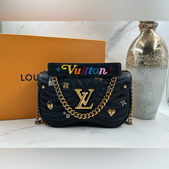 Louis Vuitton Handbags - 🔥RARE! Louis Vuitton•New Wave Love Lock Bag